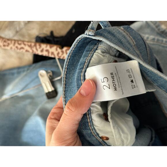 MOTHER Undone Hem Looker Crop Jeans in Cliffhanger Size 25 - Picture 6 of 8